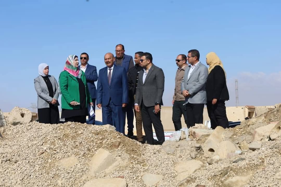 محافظ السويس يتفقد الأرض المخصصة لإنشاء مركز إيواء للكلاب الضالة (شيلتر)، بحي عتاقة.