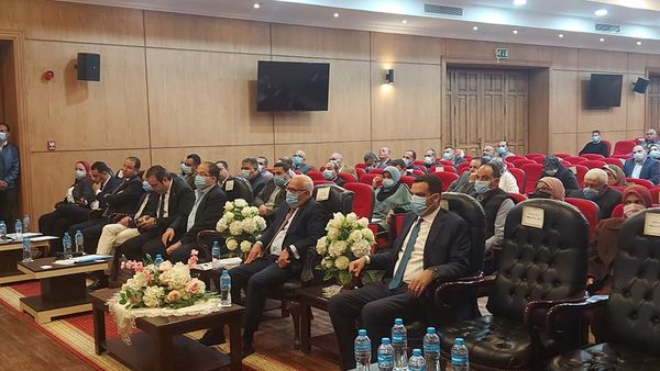 محافظ بورسعيد يعقد اجتماعة الثاني مع  أعضاء مجلس النواب والشيوخ