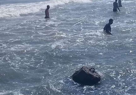 العثور على جثامين الشباب الثلاثة الغرقى بشاطئ الأدبية بالسويس