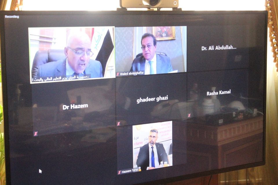 وزير التعليم العالي يعقد اجتماعًا مع وزير التعليم العراقي