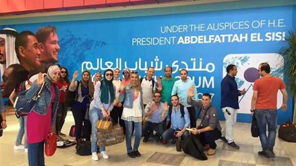 توافد المشاركين في منتدى شباب العالم على مطار شرم الشيخ