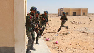 الجيش المصري يصدر بياناً بعد مقتل إثنين من جنوده.