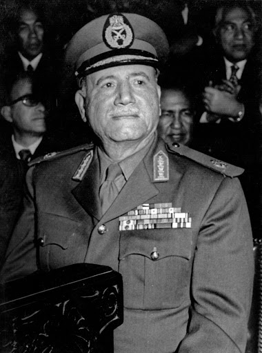 لمشير أحمد إسماعيل على .. القائد العام للقوات المسلحة و وزير الحربية خلال حرب أكتوبر 1973