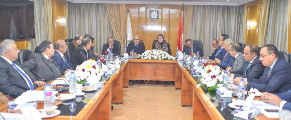 في أولى لقاءاتها مع مجتمع الأعمال  وزيرة التجارة والصناعة تبحث مع مجلس إدارة اتحاد الصناعات وضع رؤية مشتركة لمستقبل الصناعة المصرية
