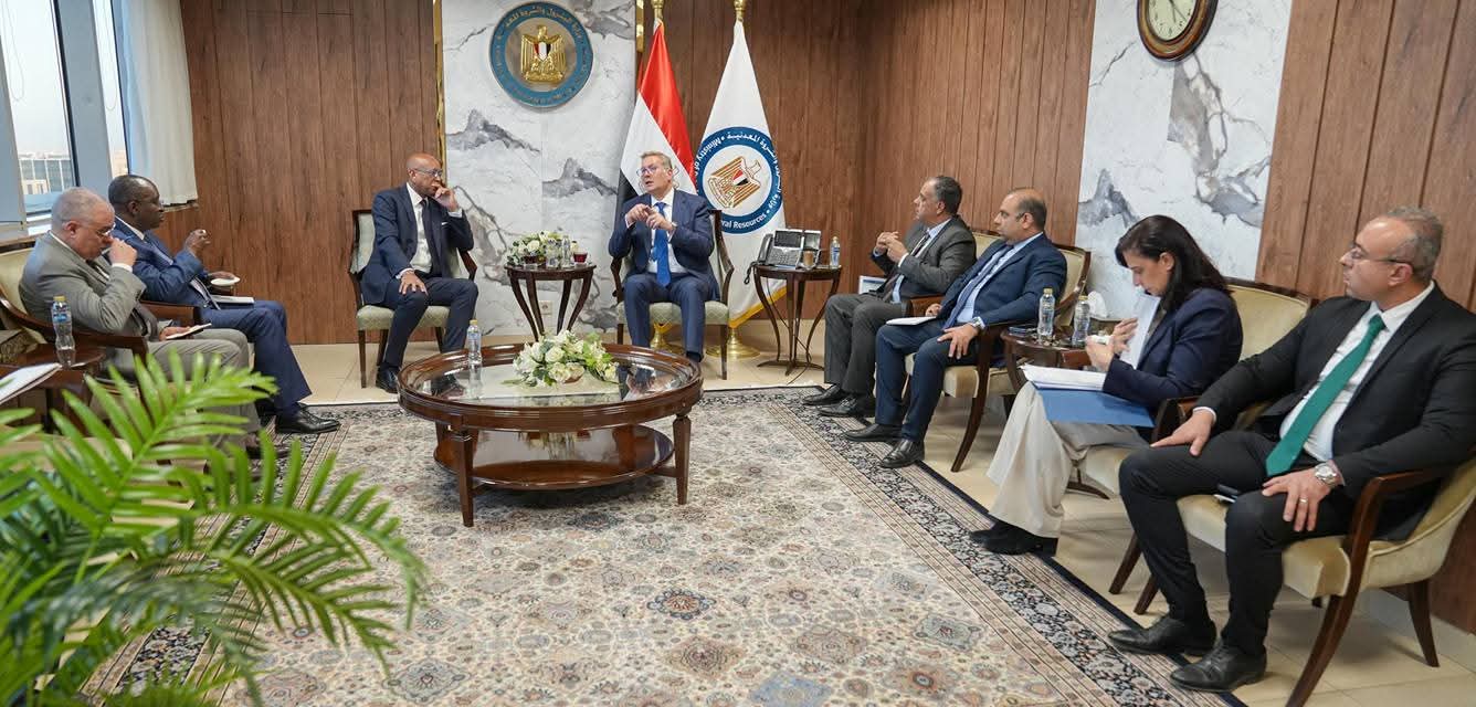 استقبل المهندس كريم بدوي وزير البترول والثروة المعدنية، السيد إثيوبيس تافارا نائب رئيس مؤسسة التمويل الدولية لشئون قارة أفريقيا، والسيد شيخ عمر سيلا المدير الإقليمي للمؤسسة لمنطقة شمال أفريقيا والقرن الأفريقي