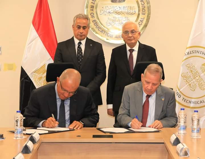 وزيرا التربية والتعليم والعمل يشهدان توقيع اتفاقيات تعاون لإطلاق ٥ مدارس للتكنولوجيا التطبيقية للعام الدراسى ٢٠٢٣ / ٢٠٢٤ بالتعاون مع اتحاد الصناعات المصرية