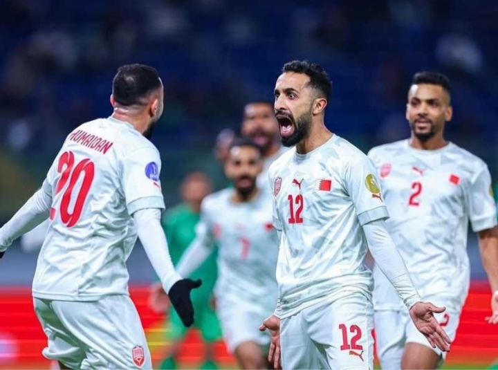 منتخب البحرين يفوز على السعودية بثلاثية مقابل هدفين في كأس الخليج.