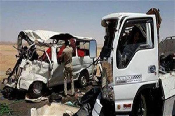 إصابة 14 شخصا في تصادم سيارتين على الطريق الصحراوي الشرقي بالمنيا