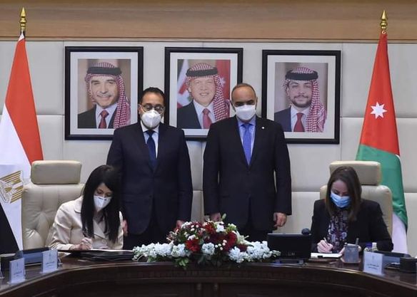 رئيسا وزراء مصر والأردن يشهدان التوقيع على سبع وثائق لتعزيز التعاون المشترك بين البلدين
