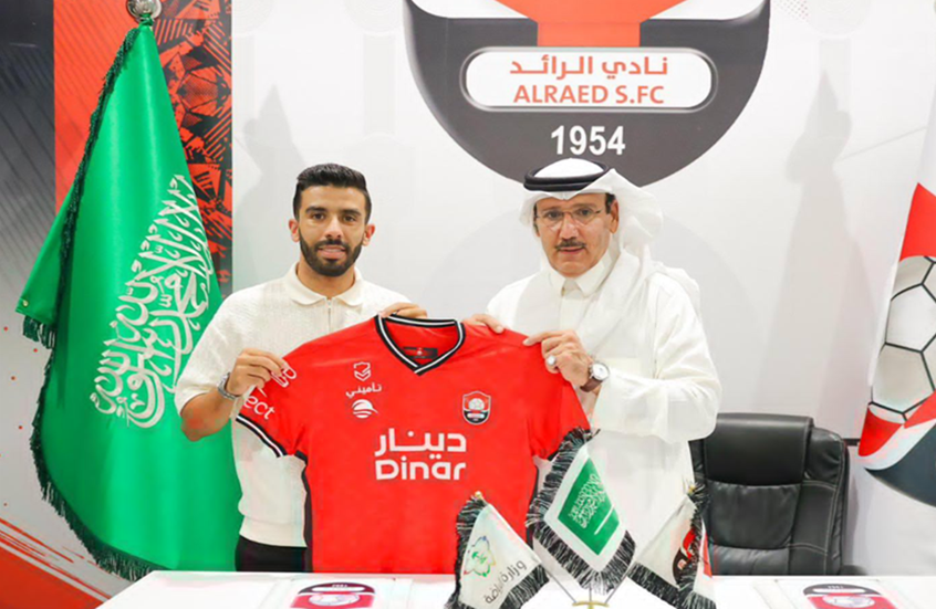 الرائد يجدد عقد المغربي البركاوي ويقفل الطريق على الزمالك.