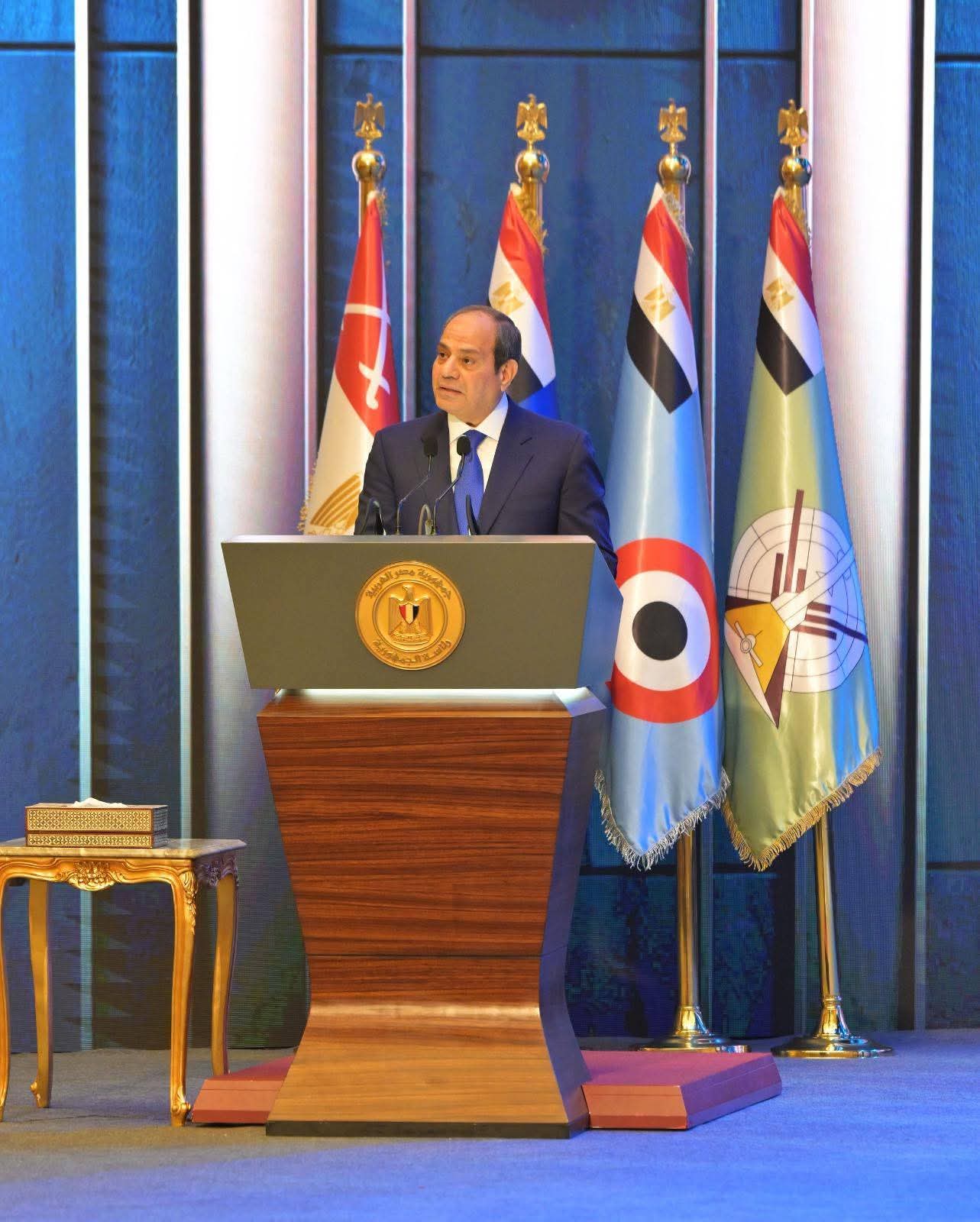 شهد السيد الرئيس عبد الفتاح السيسي، رئيس الجمهورية، القائد الأعلى للقوات المُسلحة، اليوم، فعاليات الندوة التثقيفية الـ٤٣، التي تنظمها القوات المسلحة، في إطار احتفالات مصر بيوم الشهيد والمحارب القديم، بمركز المنارة للمؤتمرات الدولية