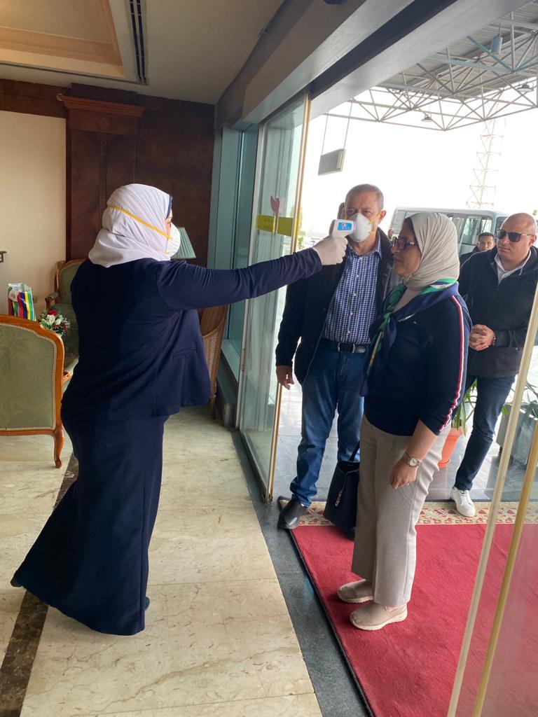 وزيرة الصحة تصل مطار القاهرة الدولي صباح اليوم عائدة من الصين 