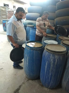 ضبط 4 طن مخللات فاسدة وغلق مخزن مخالف للإشتراطات الصحية والبيئية بالزقازيق وتحرير 37 مخالفة للمخابز