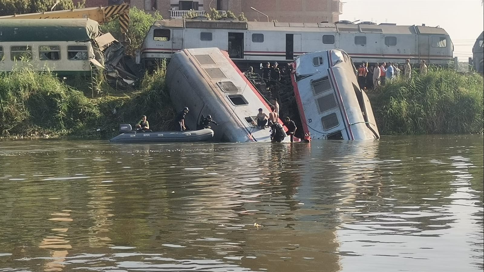 تعرف على أسماء مصابين حادث تصادم قطار المنيا.. منهم ثلاث أجانب. 