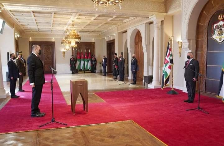 سفير مصر الجديد لدى الأردن يقدم أوراق اعتماده للملك عبد الله الثاني