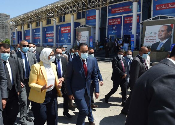 رئيس الوزراء يتفقد مركز لقاحات كورونا الرئيسي بأرض المعارض بمدينة نصر