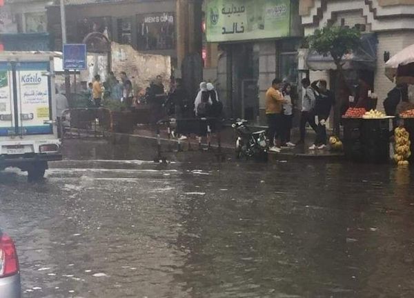 أمطار غزيرة تضرب دمياط وغرق الشوارع الداخلية