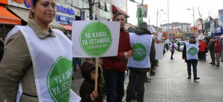 وقفة احتجاجية فى اسطنبول اعتراضاً على مشروع قناة أردوغان المائية