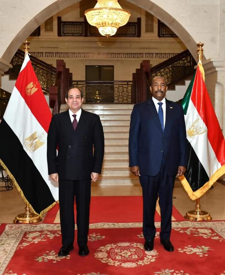 الرئيس عبد الفتاح السيسي يلتقي مع السيد فريق اول عبد الفتاح برهان رئيس مجلس السيادة الأنتقال السوداني.