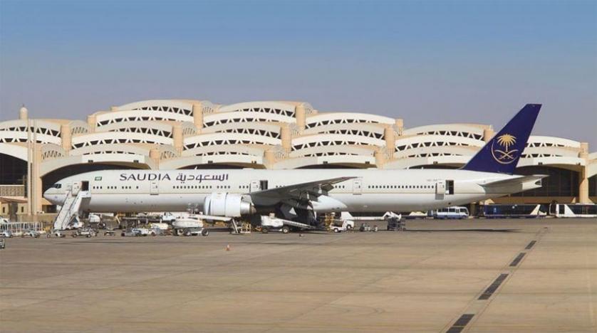 السعودية تعلن منع السفر إلى الإمارات وإثيوبيا وفيتنام دون إذن مسبق.