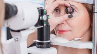 طبيبة عيون روسية تحذر من احتمال فقدان البصر بعد الإصابة بـكوفيد.