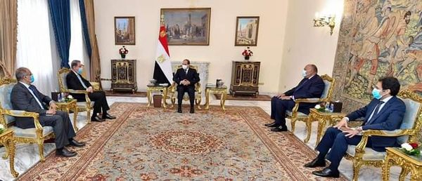 السيد الرئيس يؤكد ان مصر تنظر بعين الاعتبار والتقدير الكبير إلى باكستان كأحد أكبر الدول الإسلامية، وترحب بتطوير التعاون الثنائي وتبادل الخبرات في مختلف المجالات. 