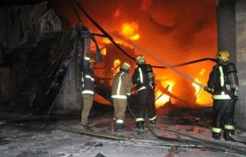 حريق هائل يدمر مصنعين و15 ورشة أثاث بدمياط