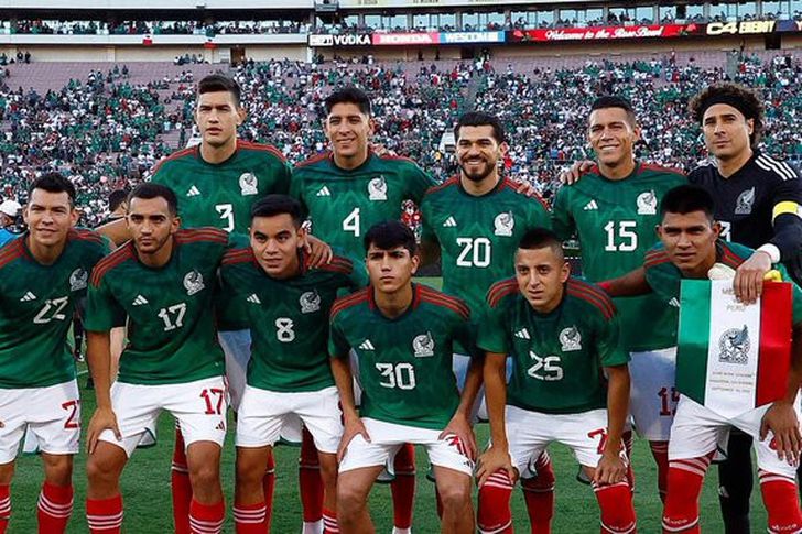 المكسيك تفوز على السعوديه بثنائية لهدف ويودعون كأس العالم قطر 2022.