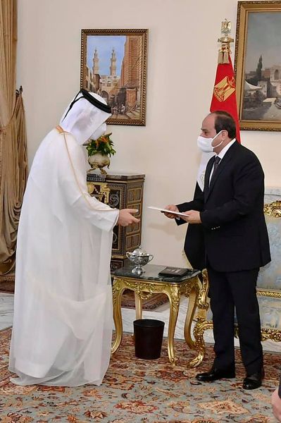 السيد الرئيس عبد الفتاح السيسي يتلقي رسالة خطية من امير قطر نقلها وزير الخارجية القطري