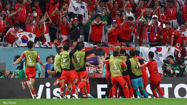 كوريا الجنوبيه تفوز علي البرتغال بثنائية لهدف ويتأهلون الي الدور ال 16 في كأس العالم قطر 2022.