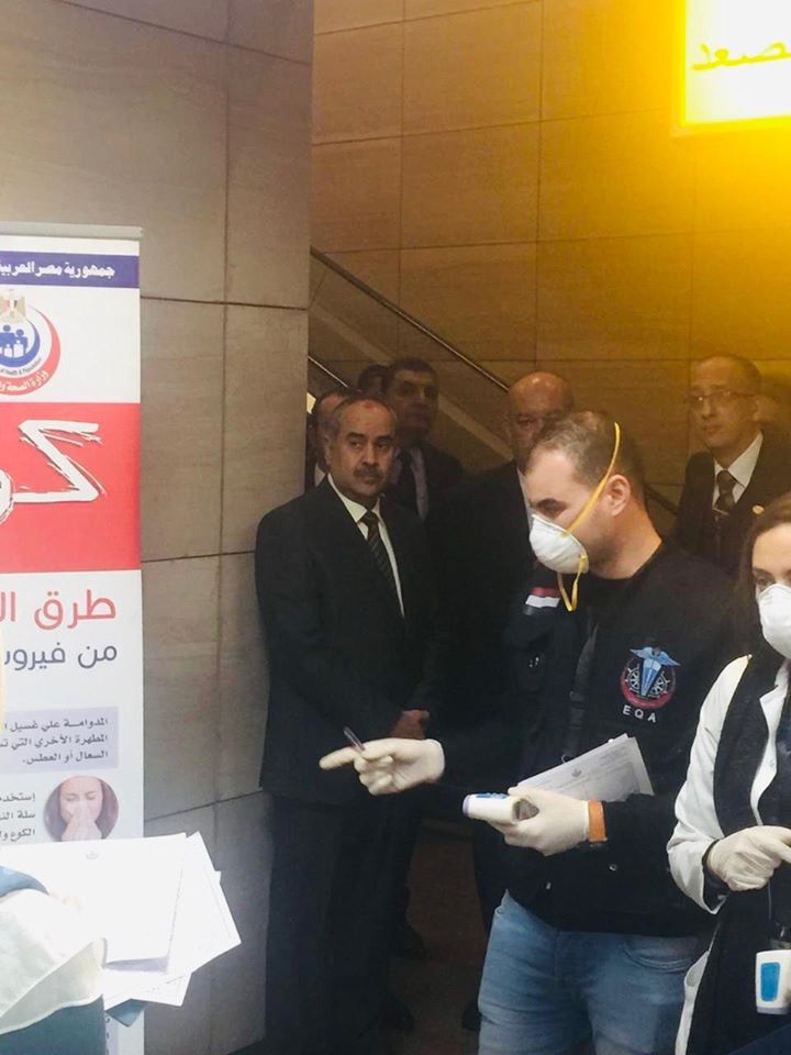 وزير الطيران المدنى يتابع الإجراءات الوقائية بمطار القاهرة الدولى