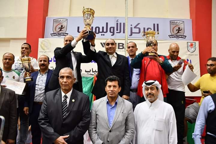 *وزير الرياضة  يشهد نهائى البطولة العربية للملاكمة...* *ويهنئ المنتخب الوطني لاحرازه المركز الأول