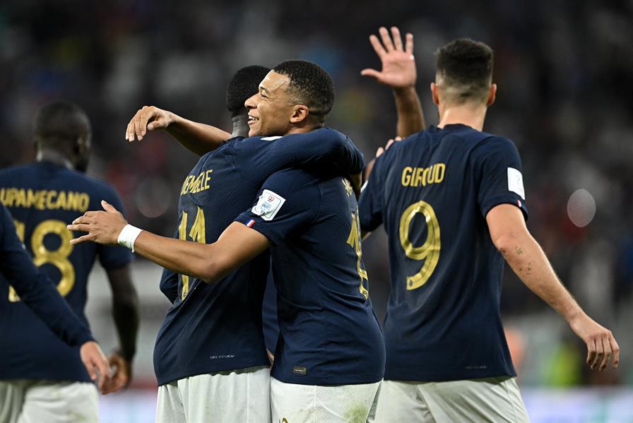 فرنسا تضرب بولندا بثلاثية مقابل هدف وتتأهل ألي ربع نهائي كأس العالم قطر 2022.