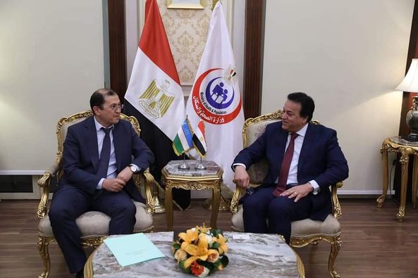 وزير التعليم العالي والقائم بأعمال وزير الصحة يستقبل سفير أوزبكستان لدى مصر لبحث سبل التعاون بين البلدين