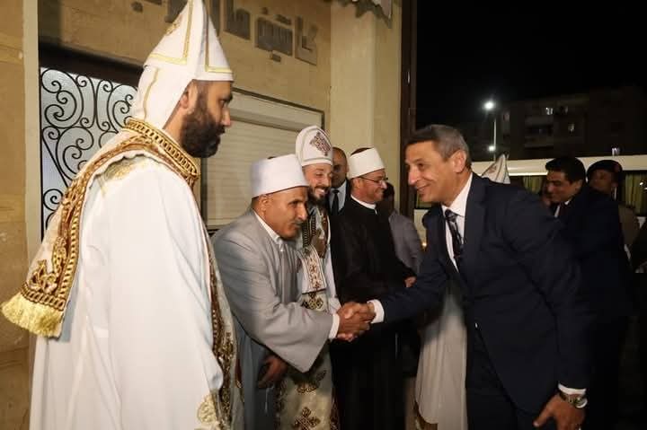 محافظ السويس يقدم التهنئة للأخوة الأقباط بعيد القيامة المجيد في عدداً من الكنائس القبطية.
