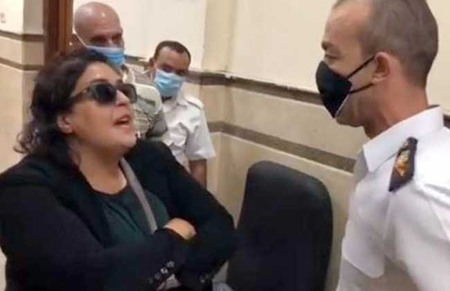 القبض على المتهمة بالاعتداء على ضابط شرطة داخل محكمة مصر الجديدة