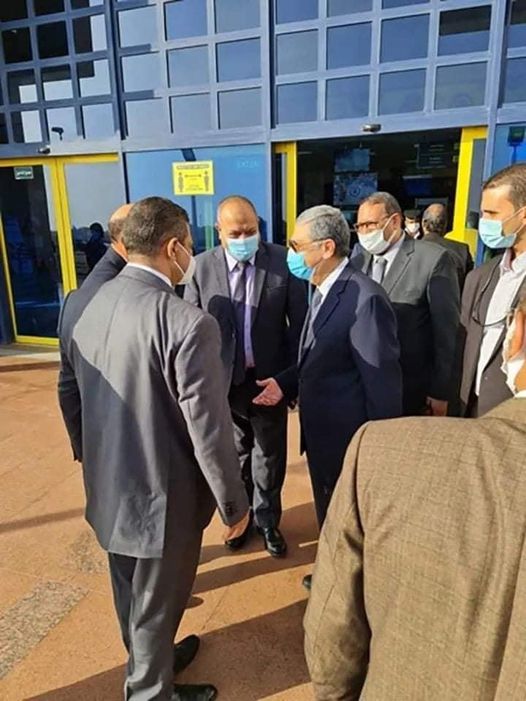 وزير الكهرباء يصل مطار أسوان ويزور شركة مصر العليا لتوزيع الكهربا