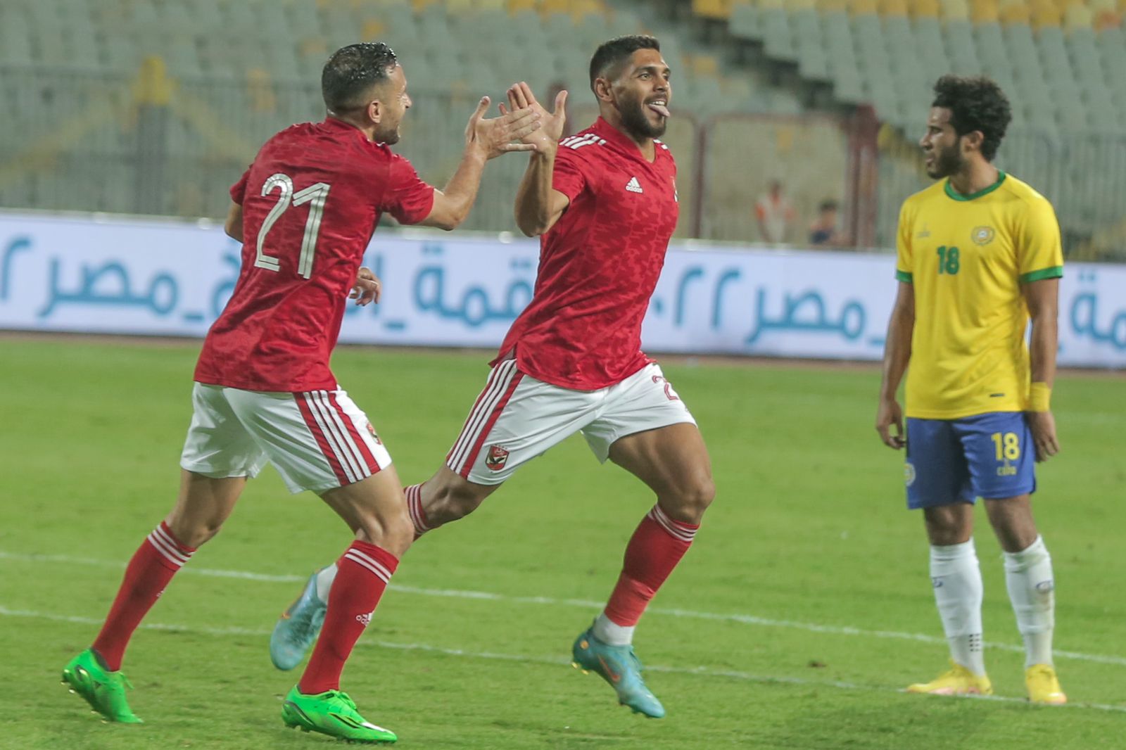الأهلي يفوز على الأسماعيلي بهدف شادي حسين في أولى مبارياته في الدوري.
