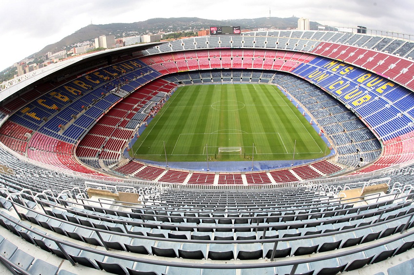  برشلونة يبدأ عملية بيع عشب ملعبه كامب نو .. أبتداءاً من 20 يورو للصندوق.