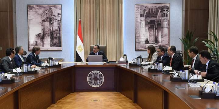 خلال لقائه مسئولي بوش مصر رئيس الوزراء يتابع موقف تنفيذ مصنع الأجهزة المنزلية بالعاشر من رمضان