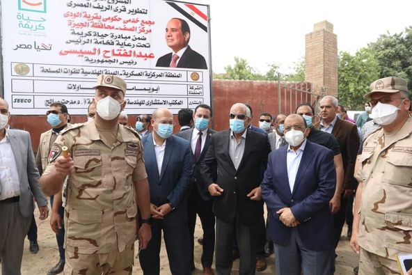 وزير التنمية المحلية ومحافظ الجيزة يتفقدان مشروعات تطوير الريف المصري  بمركز الصف 