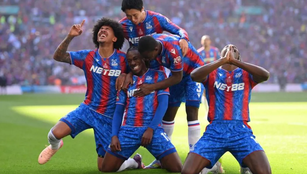 كريستال بالاس يفوز على ليفربول بركلات الترجيح ويتوج بطلاً لكأس الدرع الخيرية 2025.