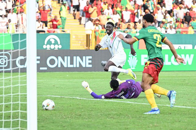 الكاميرون يقع في فخ التعادل الإيجابي مع غينيا في كأس الأمم الأفريقية.