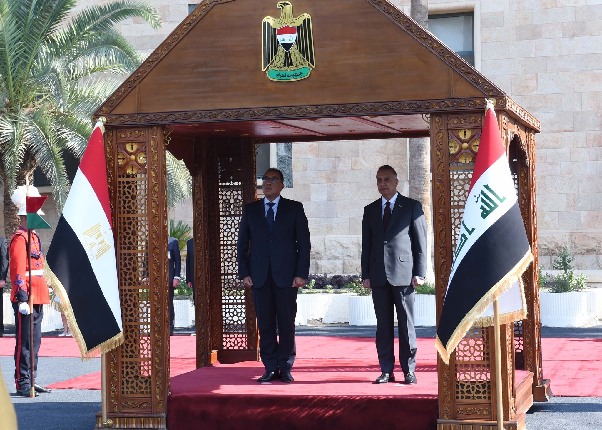 استقبال رسمى لرئيس الوزراء بمقر مجلس الوزراء العراقى تمهيدا لبدء أعمال اللجنة العليا المشتركة
