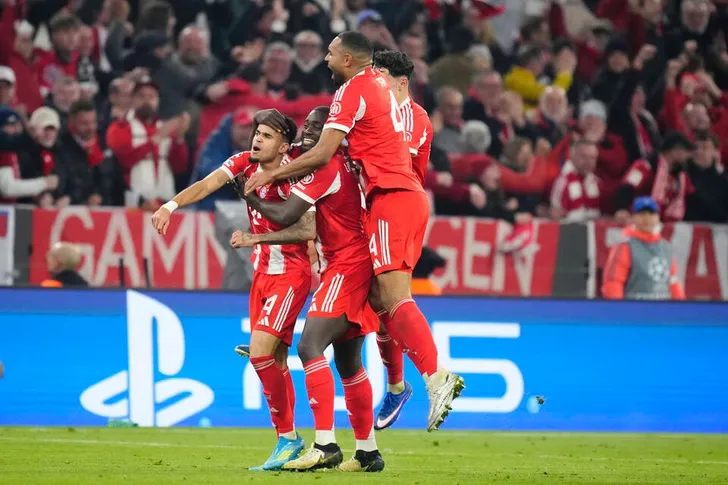 بايرن ميونيخ يكتسح ريال مدريد برباعية مقابل ثلاثة ويتأهل الي نصف نهائي دوري أبطال أوروبا.