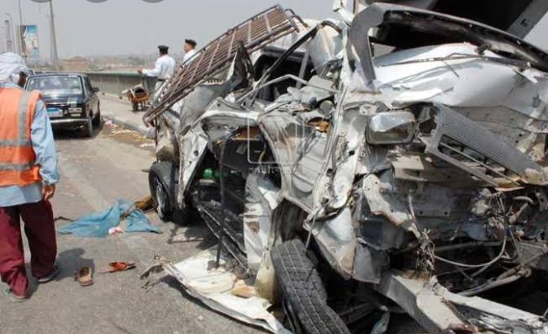 بالاسم والحالة.. إصابة 23 شخصاً فى حادث تصادم سيارتين بطريق مصر أسوان