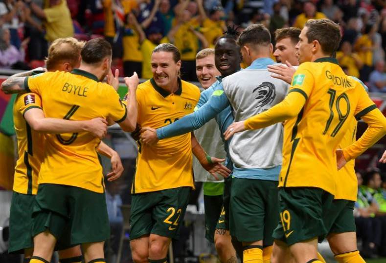 أستراليا تفوز علي الدنمارك بهدف نظيف وتتأهل ألي دور الـ16 في كأس العالم قطر 2022.