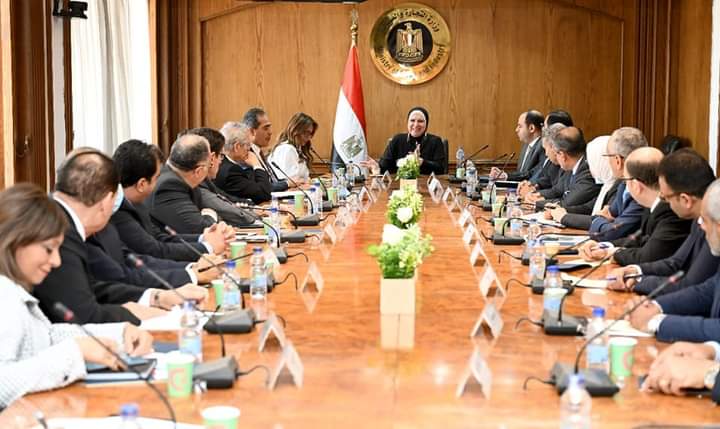  وزيرة التجارة والصناعة تستعرض مع رؤساء المجالس التصديرية مستهدفات الوزارة لزيادة معدلات الصادرات المصرية