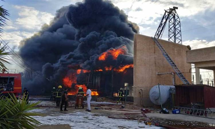 إصابة 4 عمال فى حريق مصنع مستحضرات تجميل بالعاشر من رمضان