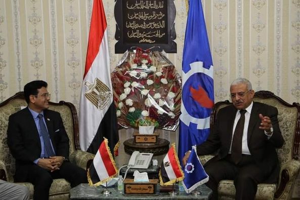 محافظ السويس يستقبل السفير اليمني بالقاهرة ووفد مستثمرين ورجال الاعمال من دولة اليمن 